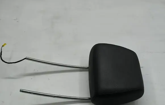 Mercedes-Benz E W212 Front seat headrest 