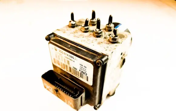 Volkswagen PASSAT B6 ABS Pump 3C0614109P
