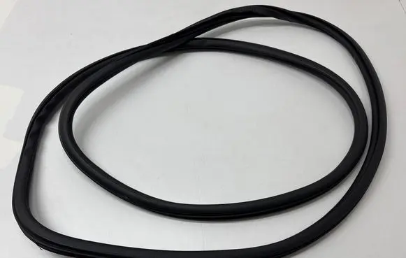 Porsche Cayenne (9Y0 9Y3) Front door rubber seal 9Y0831721