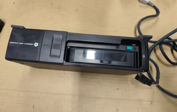 Jeep Grand Cherokee CD/DVD changer 04760904AB
