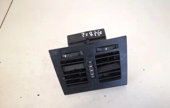 Skoda Octavia Mk2 (1Z) Dash center air vent grill 1z0819203