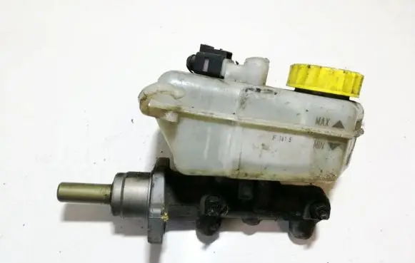 Skoda Fabia Mk2 (5J) Master brake cylinder x5617