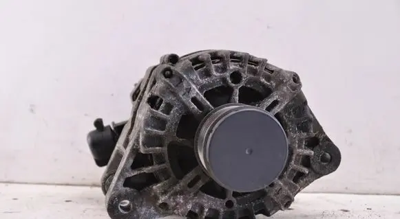 Hyundai ix35 Generator/alternator 373002F100