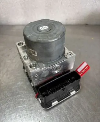 Volkswagen Golf VII Master brake cylinder