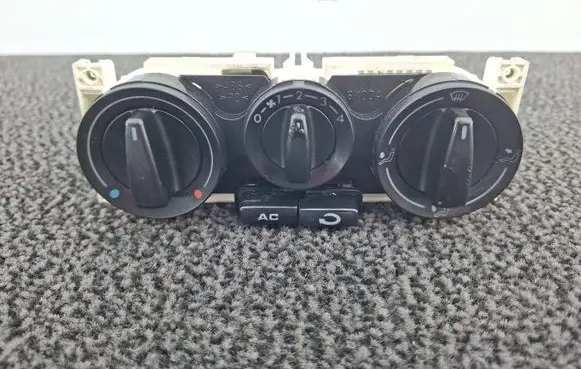 Volkswagen PASSAT B5 Climate control unit 1J0820045G