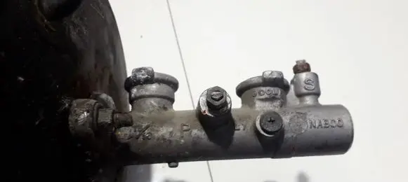 Nissan Maxima Master brake cylinder