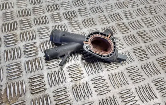 Volkswagen PASSAT B7 Engine coolant pipe/hose 03l121131aa