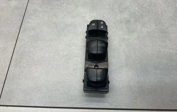 Nissan X-Trail T32 Electric window control switch