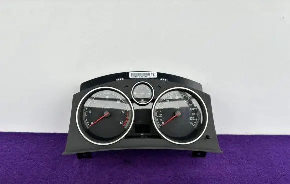 Opel Zafira B Speedometer (instrument cluster) 13423836