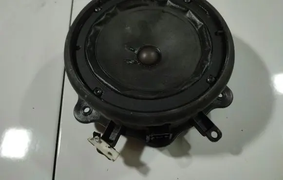 Audi A3 S3 8P Front door speaker