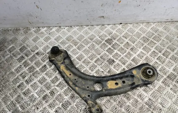Volkswagen Golf VIII Front lower control arm/wishbone
