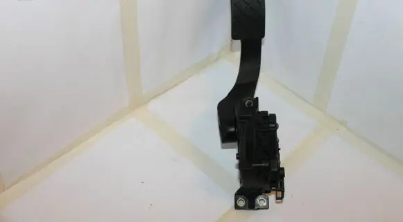 Audi A6 S6 C5 4B Accelerator throttle pedal 8D1723523