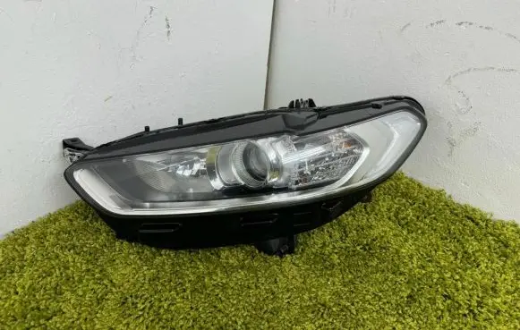 Ford Mondeo MK V Headlight/headlamp ds73-13w030-ag