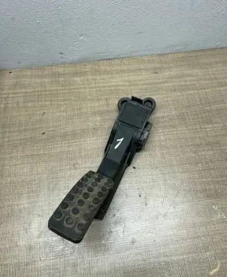 Mercedes-Benz ML W164 Accelerator throttle pedal a16430000104 109315 A05082593701