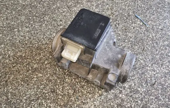 Audi A6 S6 C4 4A Throttle valve 0281002074 4A0133471