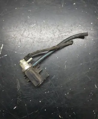 Volkswagen Touran I Turbo solenoid valve 1J0906627B 72290345