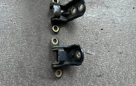 Nissan Patrol Y61 Rear door hinge set 824012J000 824212J000
