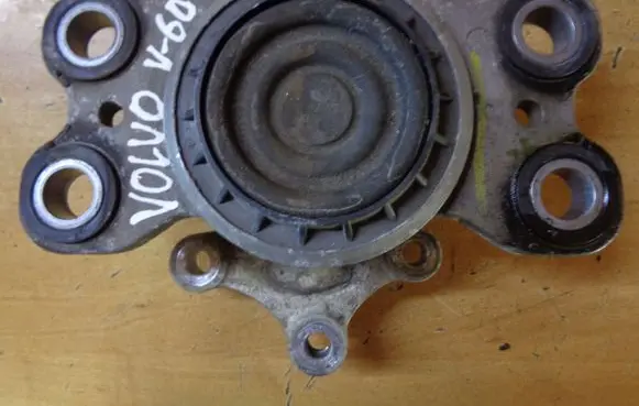 Volvo V60 Engine mount bracket G2458210 G2458118