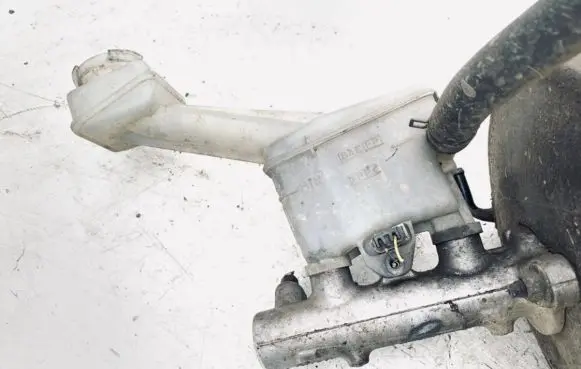Nissan X-Trail T30 Master brake cylinder