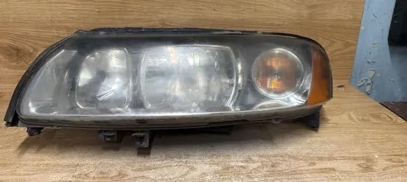 Volvo V70 Headlight/headlamp 30698835