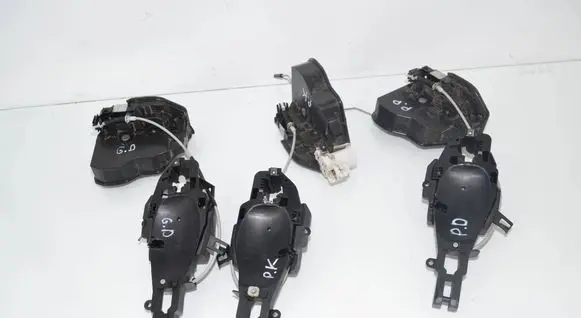 BMW X3 F25 Front door lock 7318416 51217318416 51217229458