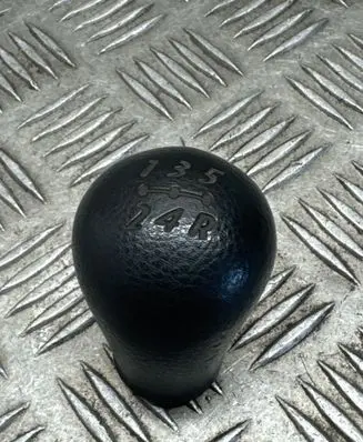 Mitsubishi Shogun Gear lever shifter trim leather/knob