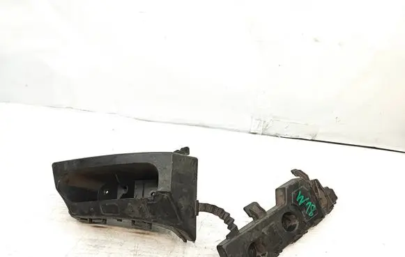Rear bumper mounting bracket