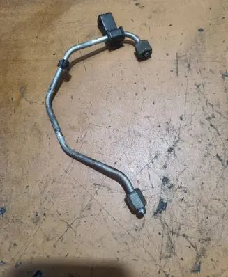 Hyundai H-1, Starex, Satellite Fuel injector supply line/pipe 