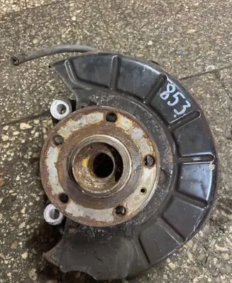 Volkswagen PASSAT B6 Front wheel hub