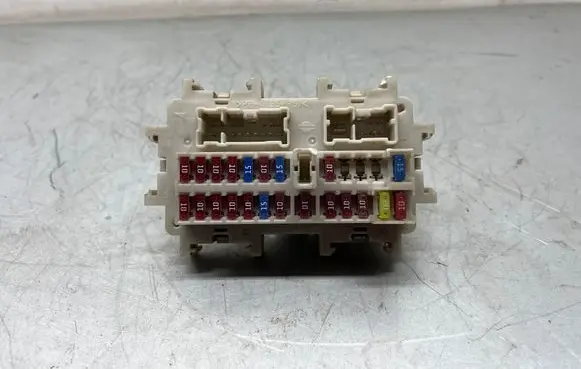 Nissan Pathfinder R51 Fuse module EA00A6H04