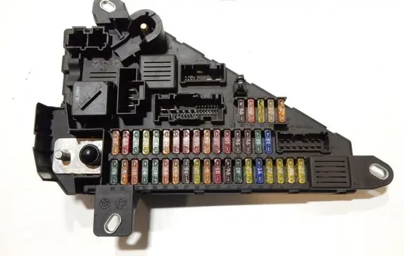 BMW 5 E60 E61 Fuse module 6906618 56107