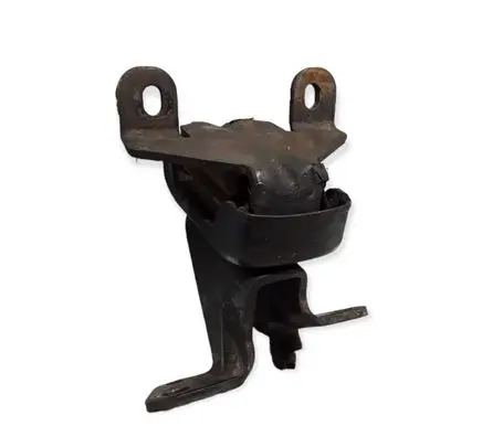 Opel Monterey Engine mount bracket