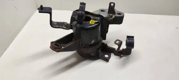 Toyota Avensis T270 Engine mount bracket