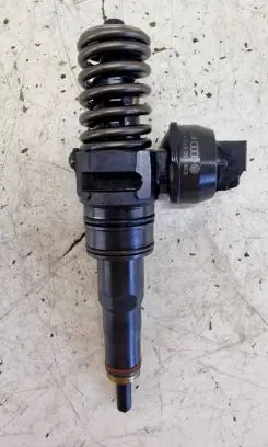 Skoda Octavia Mk2 (1Z) Fuel injector 038130073AM