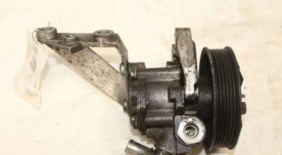 BMW 5 E60 E61 Power steering pump 677732101