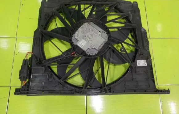 BMW 5 F10 F11 Fan set 7633273