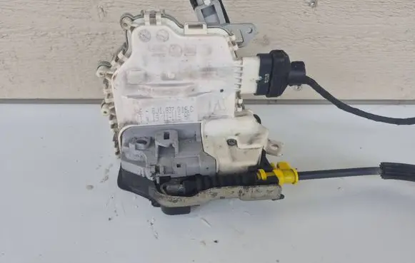 Audi A4 S4 B8 8K Front door lock 8J1837016C