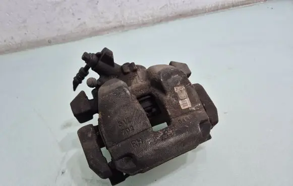 Peugeot 5008 II Front brake caliper