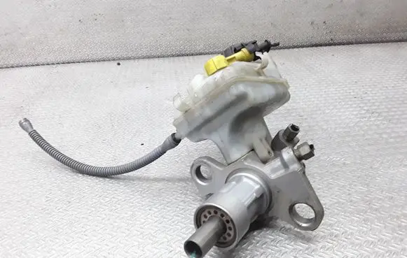 Master brake cylinder