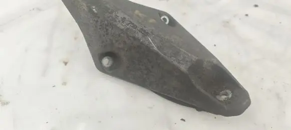 Engine mounting bracket