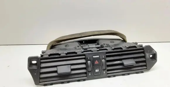 BMW 5 E60 E61 Dash center air vent grill 6910734