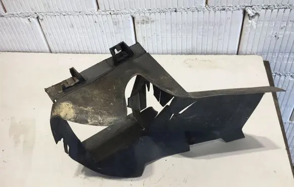 Volkswagen PASSAT B5.5 Intercooler air channel guide 3B0121467C