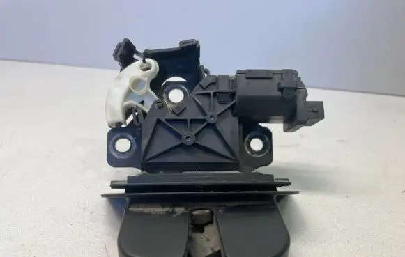Audi A4 S4 B7 8E 8H Tailgate/trunk/boot lock/catch/latch 8P4827505C