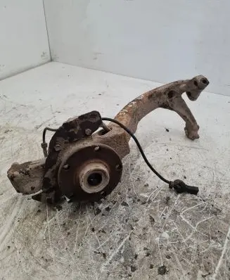 Audi A4 S4 B5 8D Front wheel hub