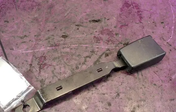 Skoda Fabia Mk1 (6Y) Front seatbelt buckle 