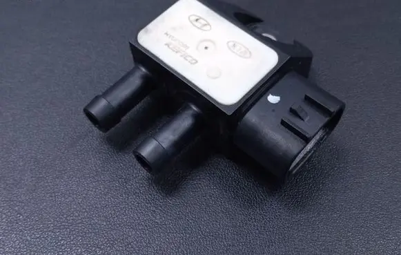 Hyundai i30 Exhaust gas pressure sensor 392102F600 9022090001
