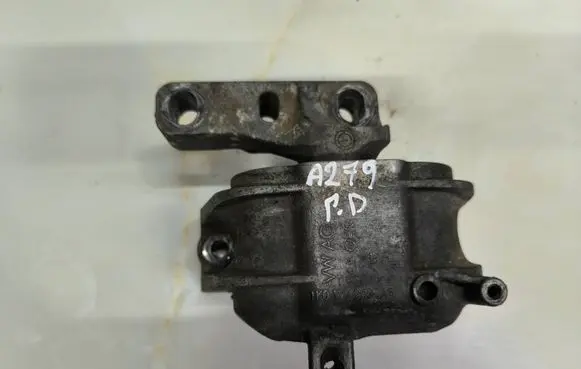 Volkswagen Touran I Engine mount bracket 1K0199262AS