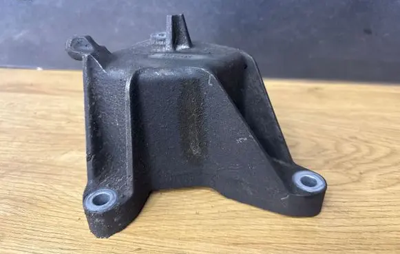 Opel Insignia A Engine mounting bracket 13228288