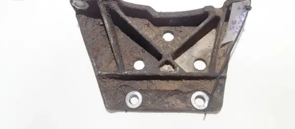 Chrysler Neon I Engine mounting bracket