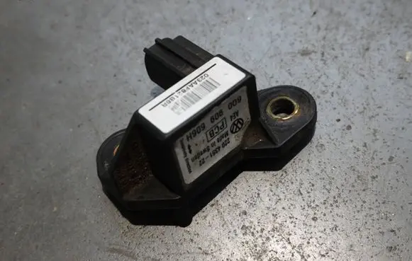 Volkswagen New Beetle Airbag deployment crash/impact sensor 6Q0909606 6Q0909606H